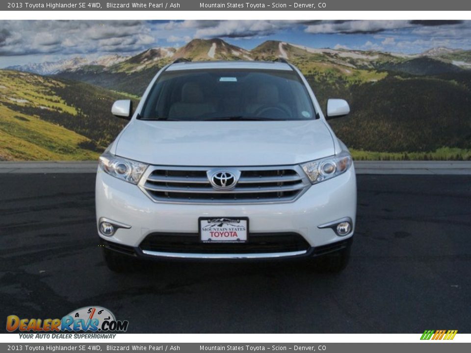2013 Toyota Highlander SE 4WD Blizzard White Pearl / Ash Photo #2