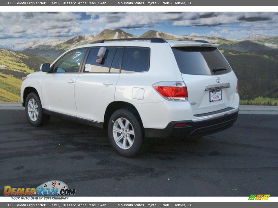 2013 Toyota Highlander SE 4WD Blizzard White Pearl / Ash Photo #3