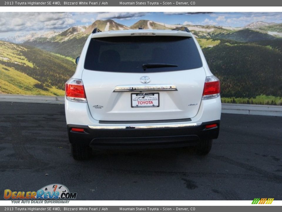 2013 Toyota Highlander SE 4WD Blizzard White Pearl / Ash Photo #4