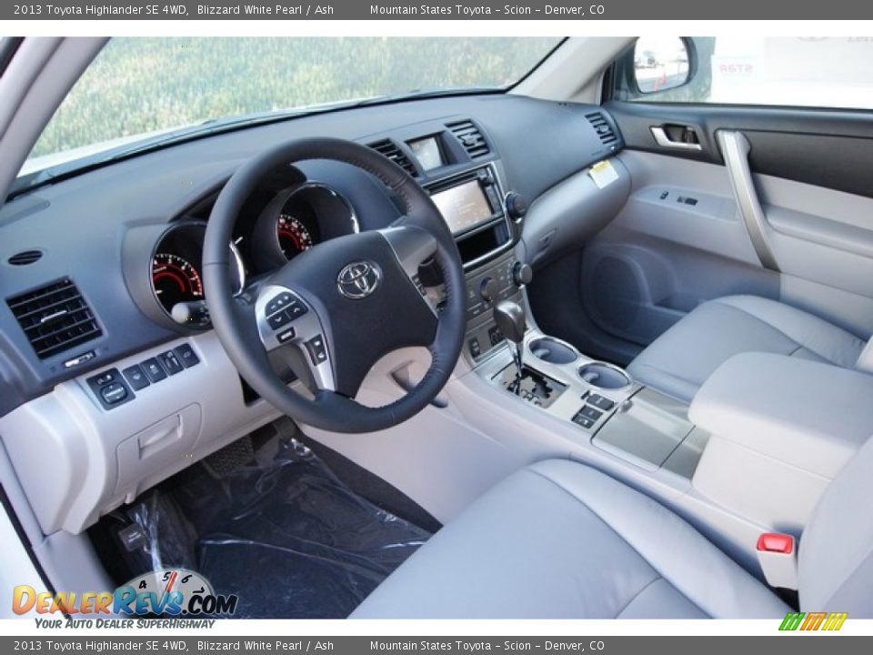 2013 Toyota Highlander SE 4WD Blizzard White Pearl / Ash Photo #5