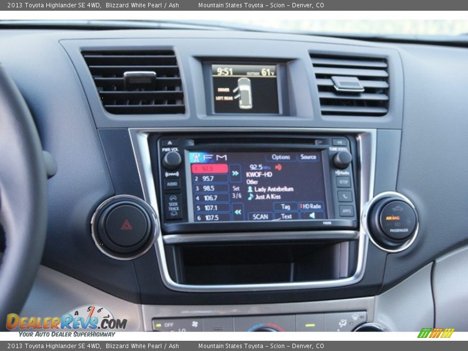 2013 Toyota Highlander SE 4WD Blizzard White Pearl / Ash Photo #6