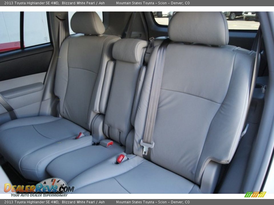 2013 Toyota Highlander SE 4WD Blizzard White Pearl / Ash Photo #7