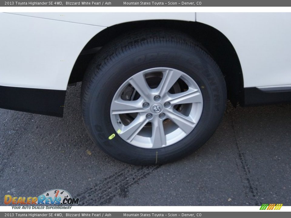 2013 Toyota Highlander SE 4WD Blizzard White Pearl / Ash Photo #9
