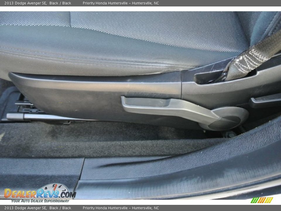2013 Dodge Avenger SE Black / Black Photo #8