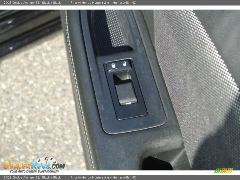 2013 Dodge Avenger SE Black / Black Photo #20