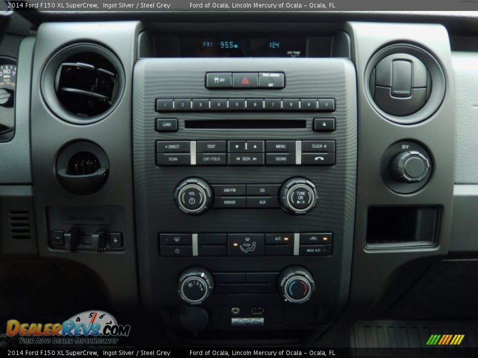 Controls of 2014 Ford F150 XL SuperCrew Photo #10