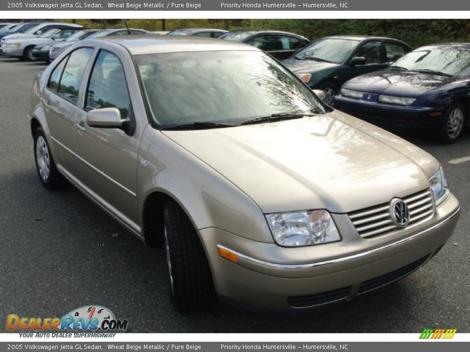 2005 Volkswagen Jetta GL Sedan Wheat Beige Metallic / Pure Beige Photo #2