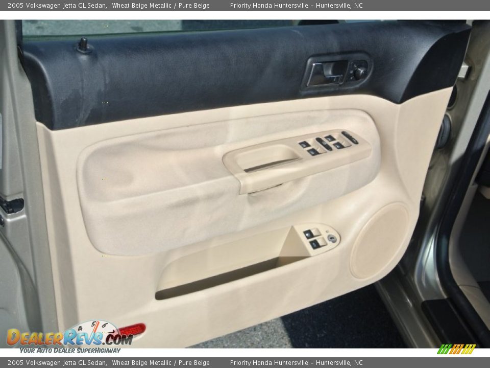 2005 Volkswagen Jetta GL Sedan Wheat Beige Metallic / Pure Beige Photo #8