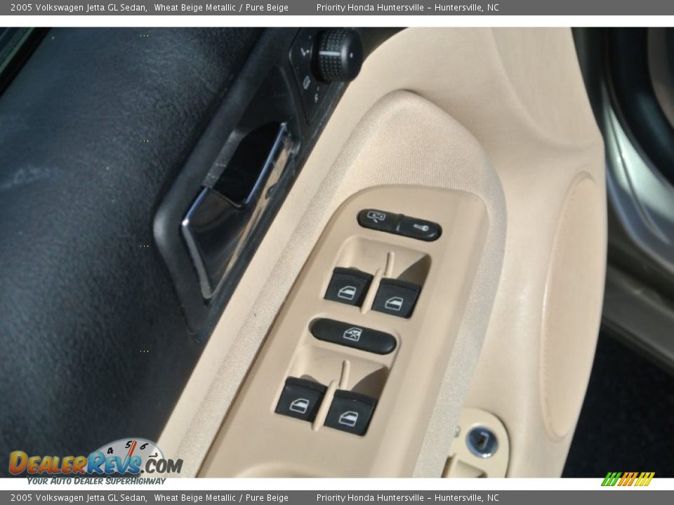 2005 Volkswagen Jetta GL Sedan Wheat Beige Metallic / Pure Beige Photo #9