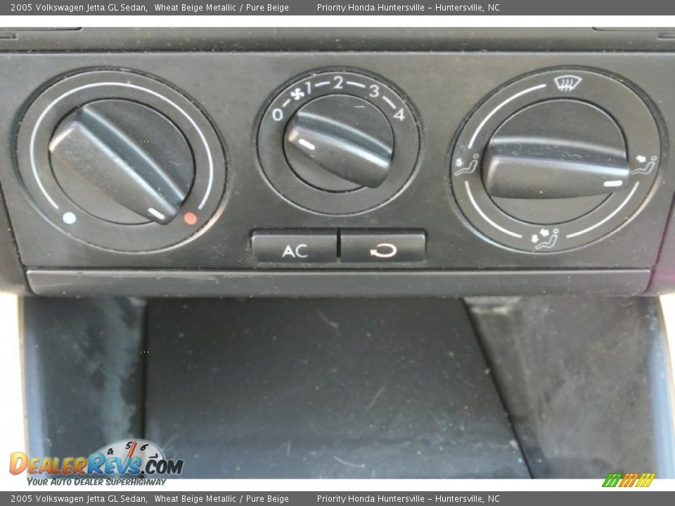 2005 Volkswagen Jetta GL Sedan Wheat Beige Metallic / Pure Beige Photo #11