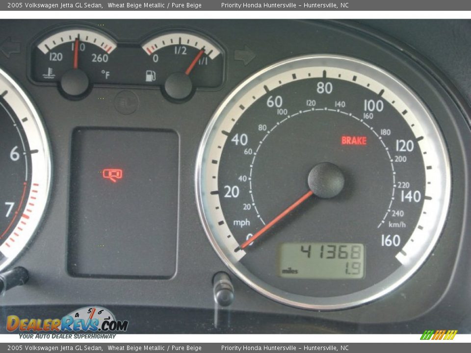 2005 Volkswagen Jetta GL Sedan Wheat Beige Metallic / Pure Beige Photo #13
