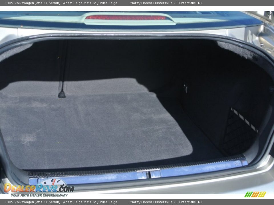 2005 Volkswagen Jetta GL Sedan Wheat Beige Metallic / Pure Beige Photo #15