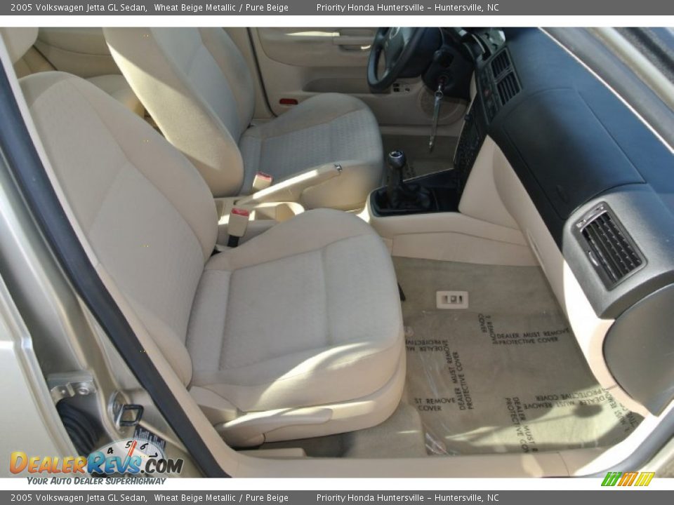 2005 Volkswagen Jetta GL Sedan Wheat Beige Metallic / Pure Beige Photo #16