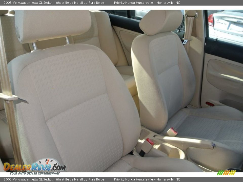 2005 Volkswagen Jetta GL Sedan Wheat Beige Metallic / Pure Beige Photo #20