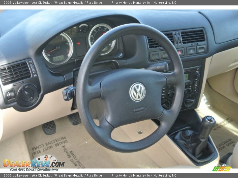 2005 Volkswagen Jetta GL Sedan Wheat Beige Metallic / Pure Beige Photo #25