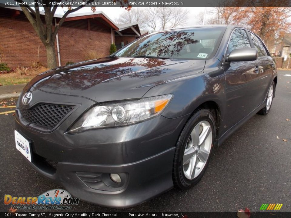 2011 Toyota Camry SE Magnetic Gray Metallic / Dark Charcoal Photo #1