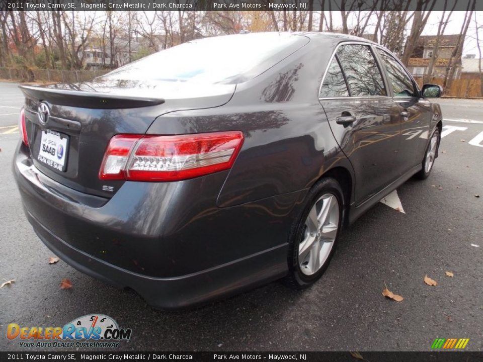 2011 Toyota Camry SE Magnetic Gray Metallic / Dark Charcoal Photo #5