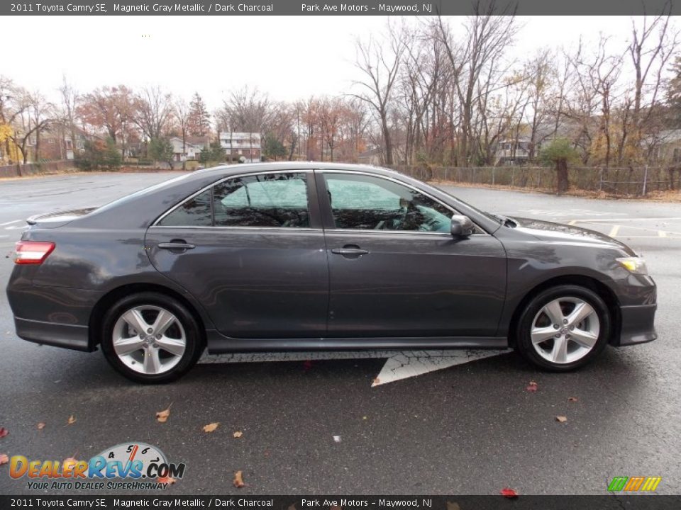 2011 Toyota Camry SE Magnetic Gray Metallic / Dark Charcoal Photo #6