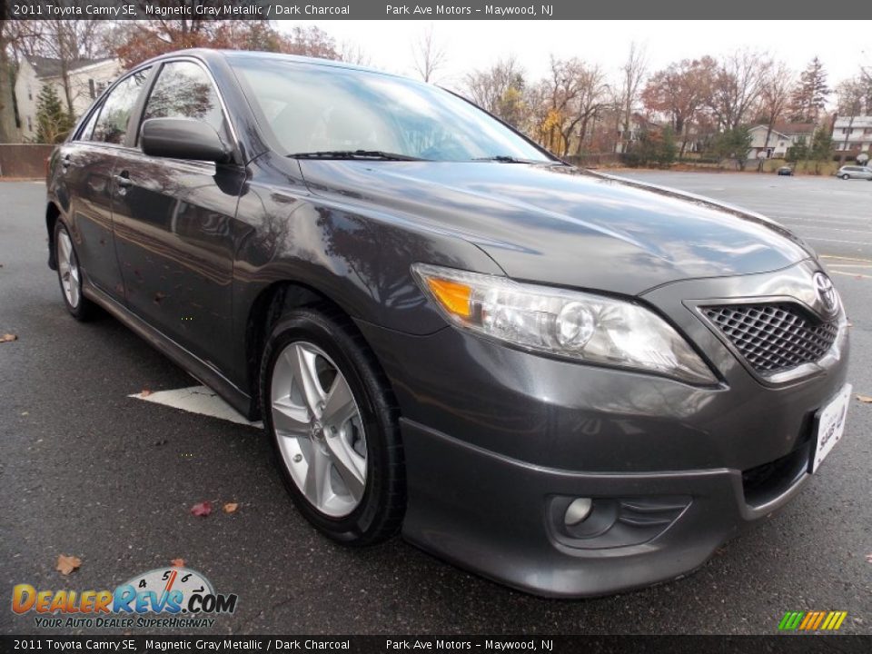 2011 Toyota Camry SE Magnetic Gray Metallic / Dark Charcoal Photo #7