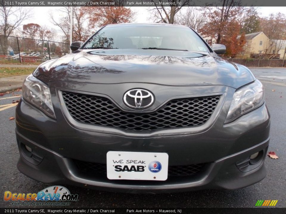 2011 Toyota Camry SE Magnetic Gray Metallic / Dark Charcoal Photo #8