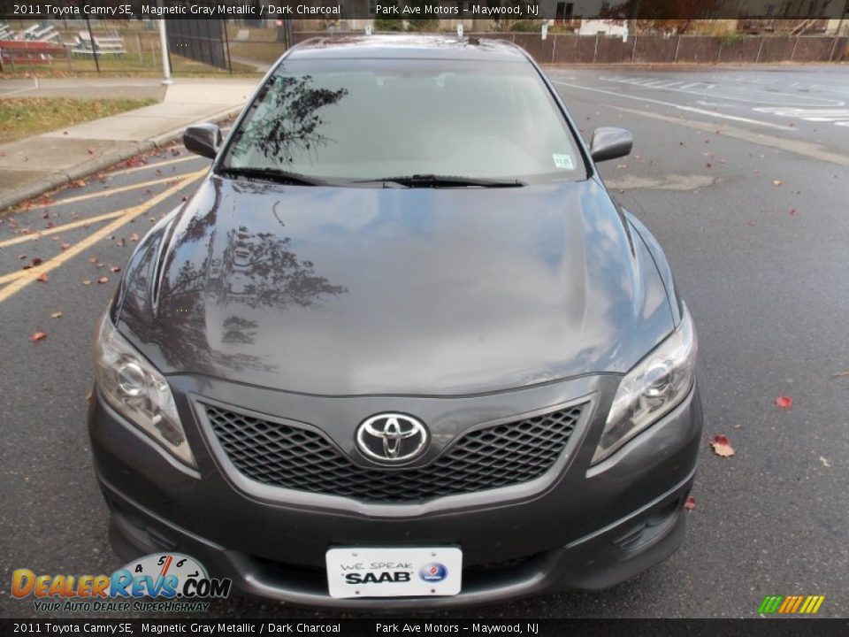 2011 Toyota Camry SE Magnetic Gray Metallic / Dark Charcoal Photo #9