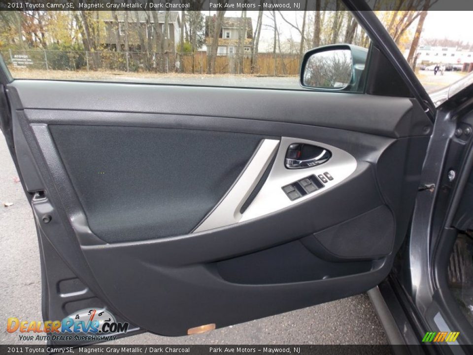 2011 Toyota Camry SE Magnetic Gray Metallic / Dark Charcoal Photo #10