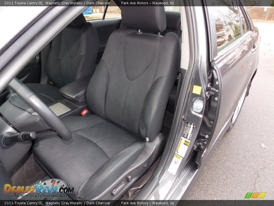 2011 Toyota Camry SE Magnetic Gray Metallic / Dark Charcoal Photo #11
