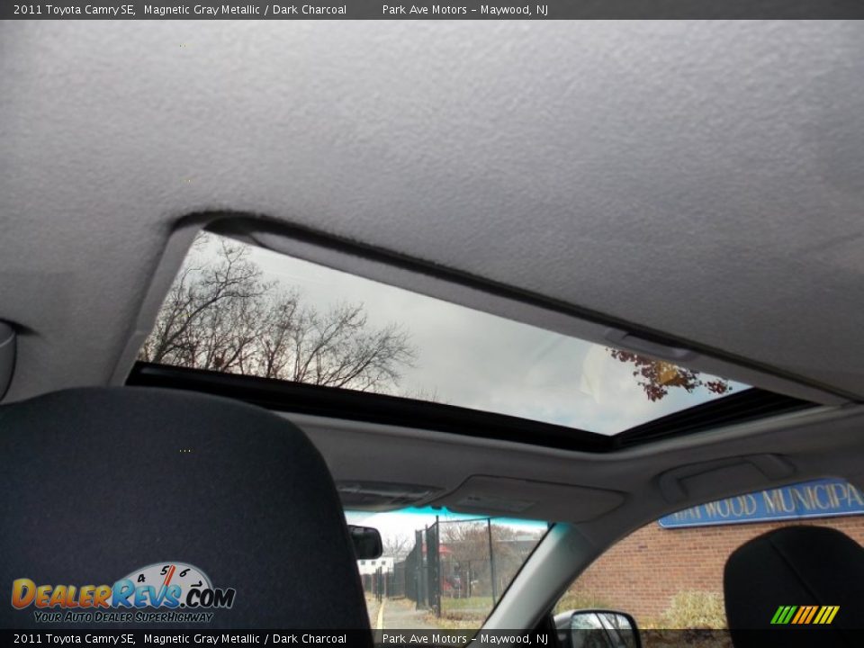 2011 Toyota Camry SE Magnetic Gray Metallic / Dark Charcoal Photo #15