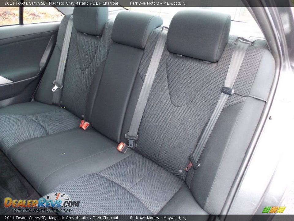 2011 Toyota Camry SE Magnetic Gray Metallic / Dark Charcoal Photo #17
