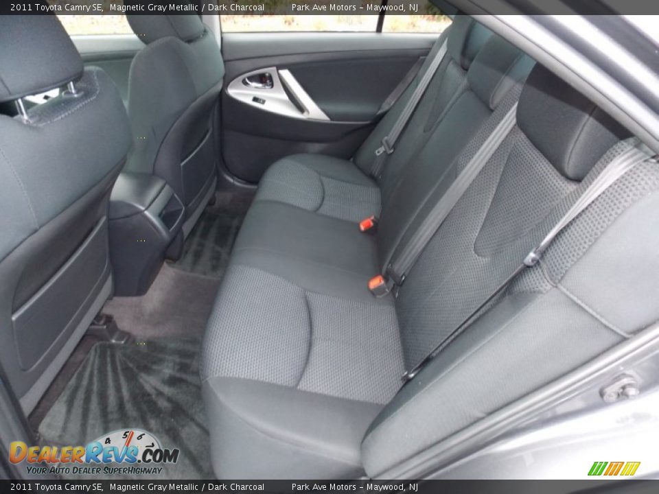 2011 Toyota Camry SE Magnetic Gray Metallic / Dark Charcoal Photo #18