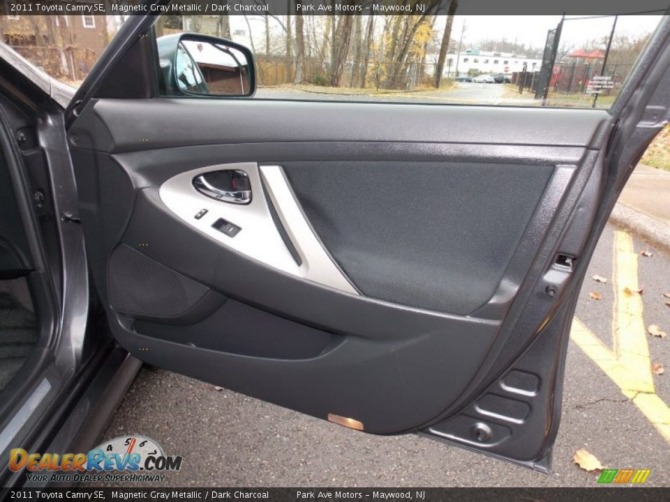 2011 Toyota Camry SE Magnetic Gray Metallic / Dark Charcoal Photo #19