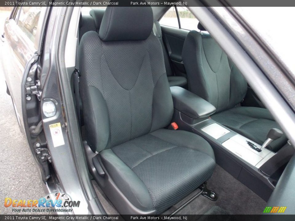 2011 Toyota Camry SE Magnetic Gray Metallic / Dark Charcoal Photo #20