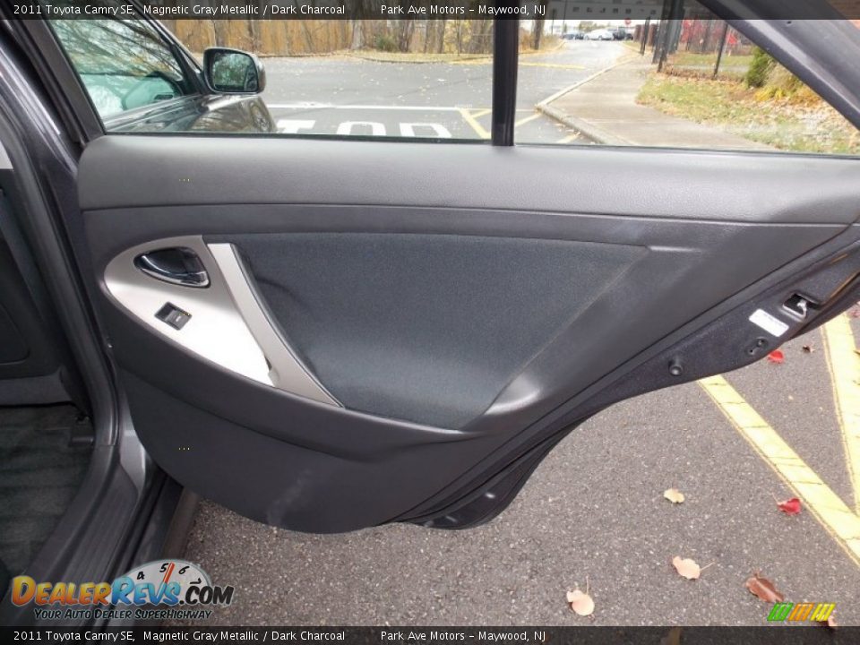 2011 Toyota Camry SE Magnetic Gray Metallic / Dark Charcoal Photo #22