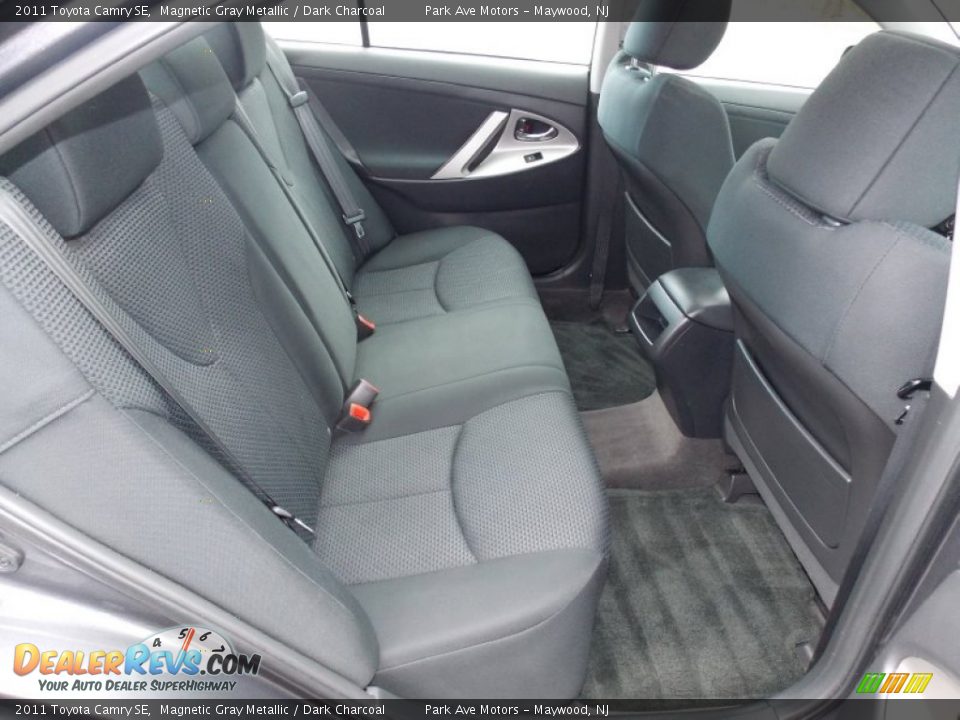 2011 Toyota Camry SE Magnetic Gray Metallic / Dark Charcoal Photo #24