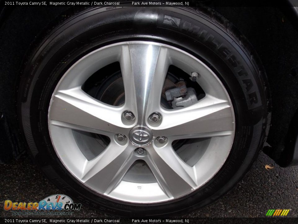 2011 Toyota Camry SE Magnetic Gray Metallic / Dark Charcoal Photo #25