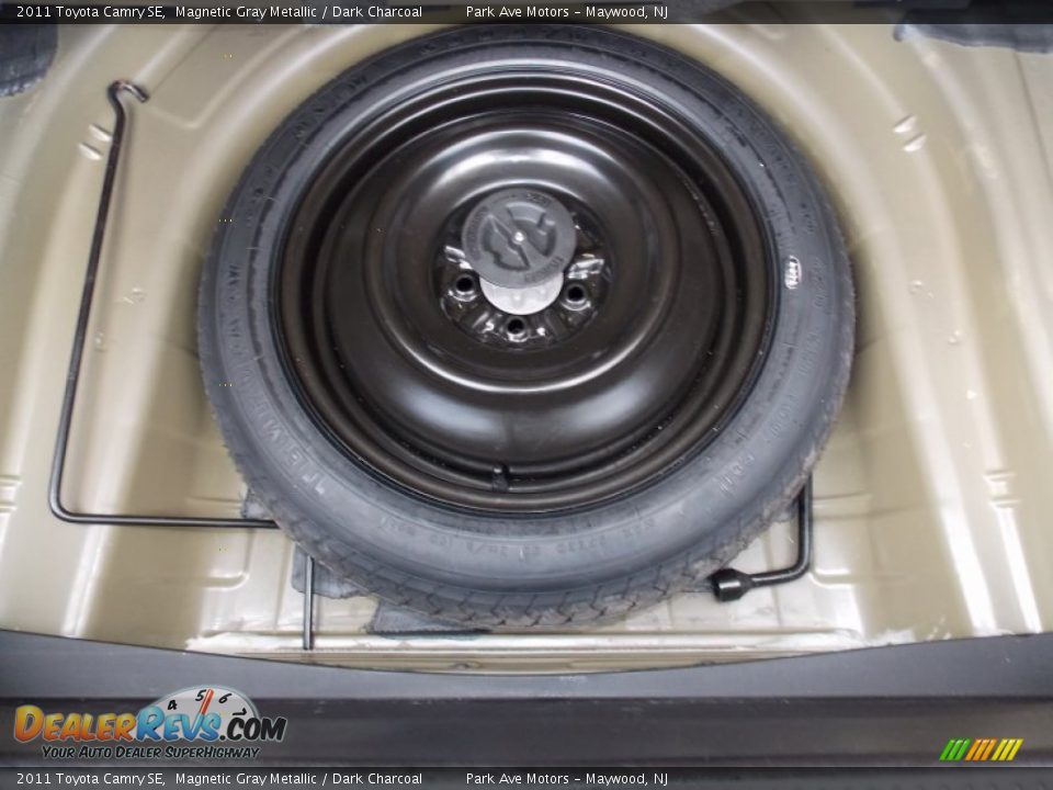 2011 Toyota Camry SE Magnetic Gray Metallic / Dark Charcoal Photo #27