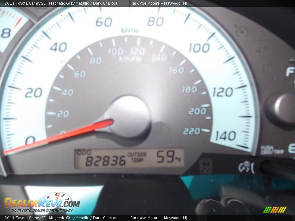 2011 Toyota Camry SE Magnetic Gray Metallic / Dark Charcoal Photo #29