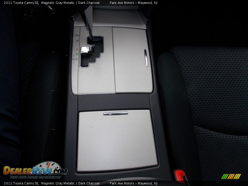 2011 Toyota Camry SE Magnetic Gray Metallic / Dark Charcoal Photo #32