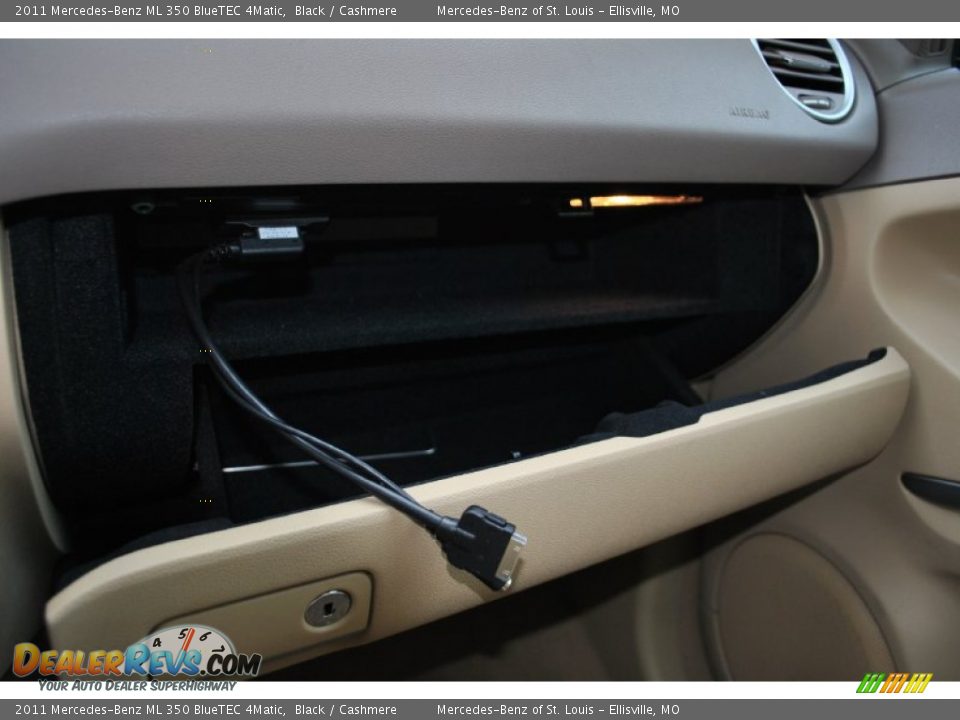 2011 Mercedes-Benz ML 350 BlueTEC 4Matic Black / Cashmere Photo #24