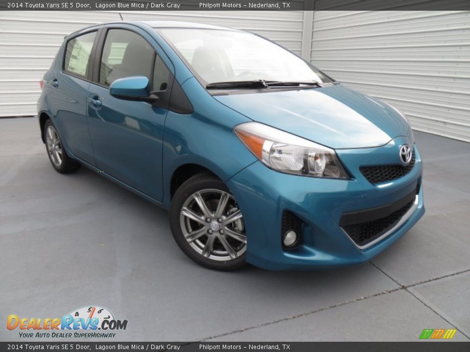 Front 3/4 View of 2014 Toyota Yaris SE 5 Door Photo #1
