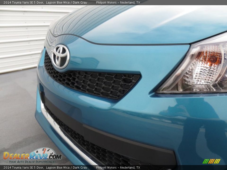 2014 Toyota Yaris SE 5 Door Lagoon Blue Mica / Dark Gray Photo #11