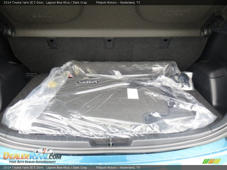 2014 Toyota Yaris SE 5 Door Trunk Photo #21