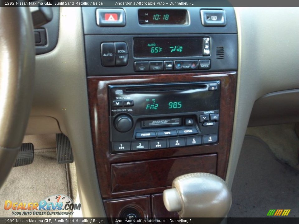 Controls of 1999 Nissan Maxima GLE Photo #13
