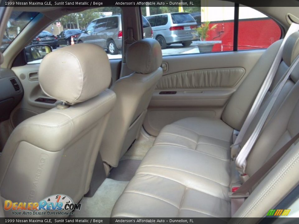 Rear Seat of 1999 Nissan Maxima GLE Photo #15