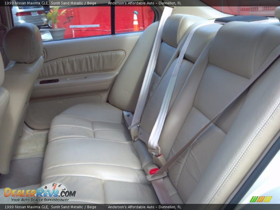Rear Seat of 1999 Nissan Maxima GLE Photo #16