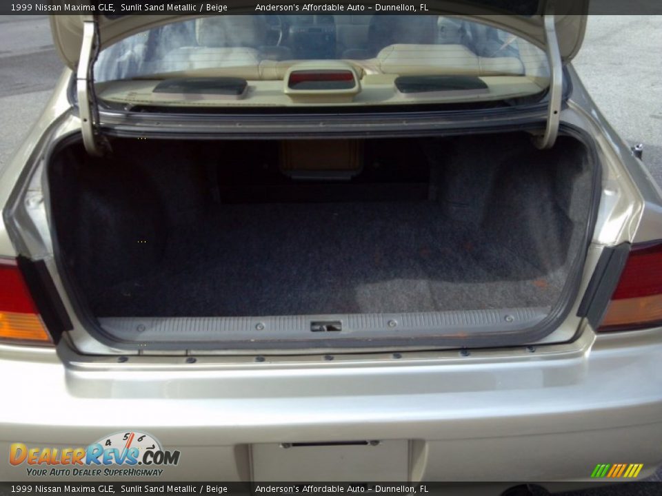 1999 Nissan Maxima GLE Trunk Photo #24
