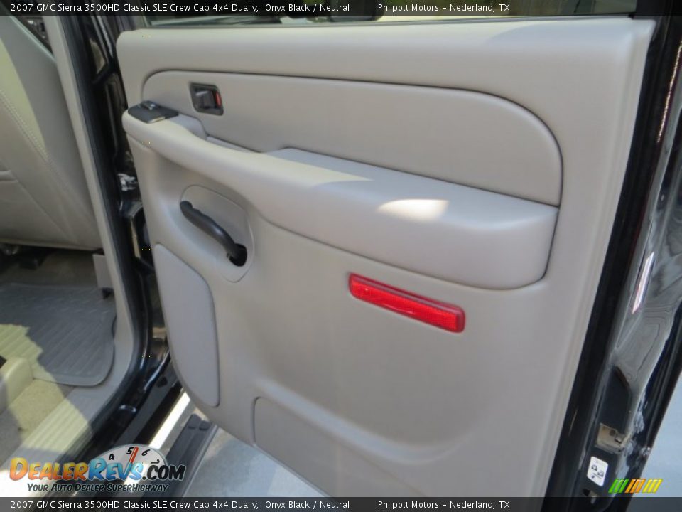 2007 GMC Sierra 3500HD Classic SLE Crew Cab 4x4 Dually Onyx Black / Neutral Photo #29