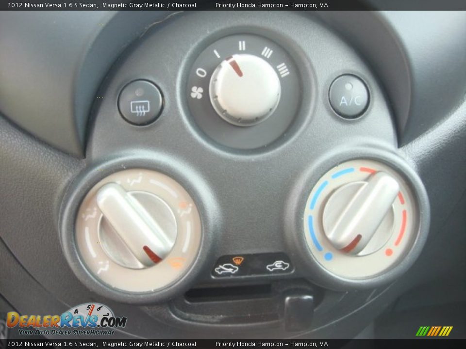 2012 Nissan Versa 1.6 S Sedan Magnetic Gray Metallic / Charcoal Photo #18