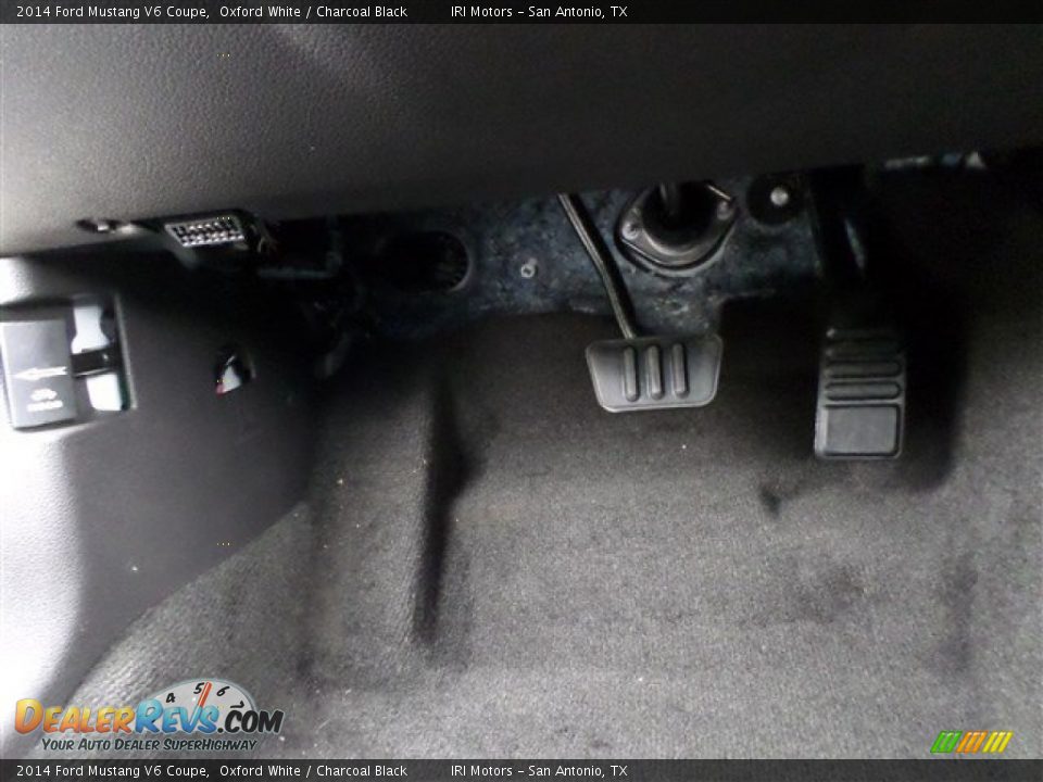 2014 Ford Mustang V6 Coupe Oxford White / Charcoal Black Photo #23