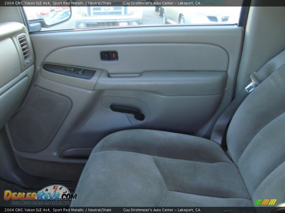 2004 GMC Yukon SLE 4x4 Sport Red Metallic / Neutral/Shale Photo #16